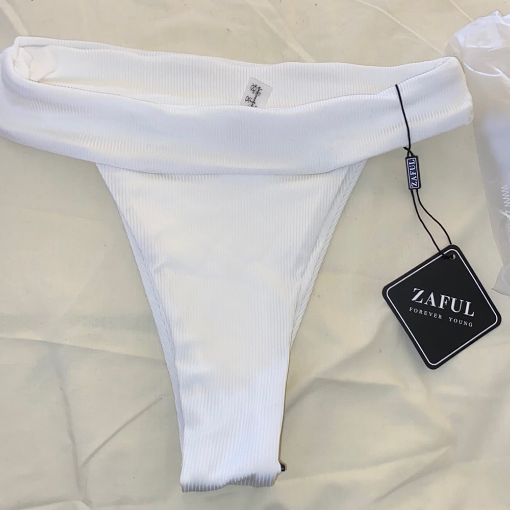 Never worn high waisted small zaful bikini bottoms